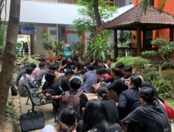GMNI FISIP Unair Gelar Teatrikal Kecam Politik Dinasti Jokowi