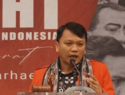 Viral Poster Mahasiswa Demo Makzulkan Jokowi, GMNI: Hoaks!