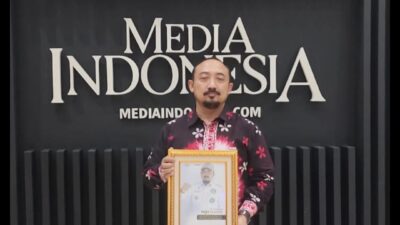 Sam TITO Terima Penghargaan Dalam Acara The Indonesia Next Leader