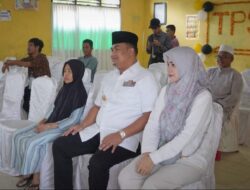 Bupati Dharmasraya Sutan Riska Salurkan Hak Pilih di TPS 05 Sungai Rumbai