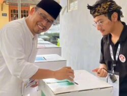 Wanedi Bersama Keluarga Nyoblos Kartu Suara di TPS Dekat Rumah
