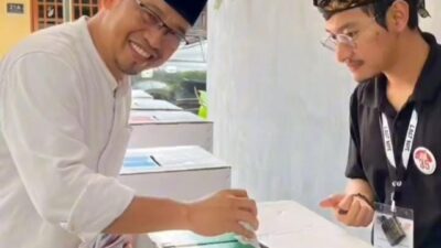 Wanedi Bersama Keluarga Nyoblos Kartu Suara di TPS Dekat Rumah