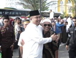 Bupati Lepas 248 Jemaah Calon Haji Kabupaten Dharmasraya