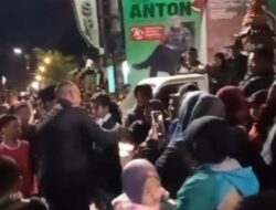 Sepanjang Jalan Kangen, Abah Anton Dielu-elukan Warga Bandungrejosari, Sukun