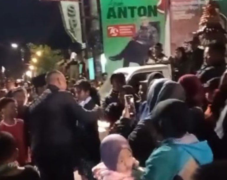 suasana kedatangan Abah Anton di wilayah Kelurahan Bandungrejosari,Kecamatan Sukun,Kota Malang,Jumat (19/07/2024)