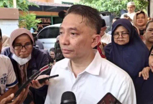 Putra Almarhum Hamzah Haz,memberikan keterangan pada awak media Jakarta