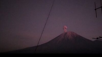 Gunung Semeru Erupsi, Kolom Letusan Capai 700 Meter