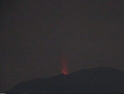 Gunung Ibu di Halmahera Barat Erupsi