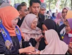 Bersama IKA Unair, Khofifah Gelar Pasar Sembako Murah di Bondowoso