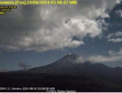 Gunung Semeru Erupsi, Kolom Letusan Capai 300 Meter Dari Atas Puncak