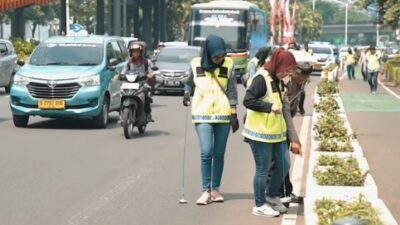 Ditlantas Polda Metro Lakukan Penyisiran Ranjau Paku Demi Keamanan Kunjungan Paus Fransiskus