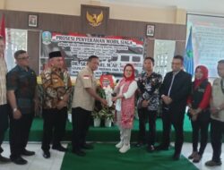 Sri Untari Hadiri Prosesi Penyerahan Mobil Siaga Untuk Kelurahan Tanjungrejo Kota Malang