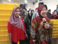 Kunjungan ke Malang, Risma Sapa Karyawan Pabrik rokok SKT di Wilayah Kedungkandang