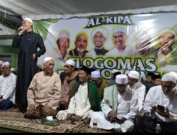 Bersama Abah Anton, Ribuan Jamaah Lantunkan Sholawat di Kediamannya