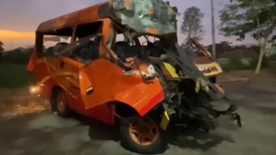 Diduga Mengantuk, Mobil Travel Tabrak Truk di Ruas Tol Pasuruan-Probolinggo, Lima Orang Tewas