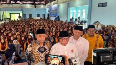 Hadir ke Ponpes Darul Ulum Jombang, Oesman Sapta Odang Beri Motivasi Ribuan Santri