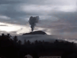 Gunung Ibu Erupsi, Tinggi Letusan Capai 700 Meter