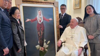 Ahmad Basarah: Ibu Megawati dan Paus Fransiskus Ngobrol Dengan Penuh Kekeluargaan dan Kehangatan Saat Bertemu di Vatikan