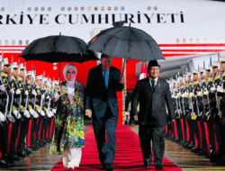 Prabowo Sambut Hangat Kedatangan Erdogan di Indonesia