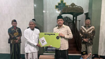 Gus Hans Gelontorkan Bantuan Meja Lipat untuk TPQ se-Jawa Timur