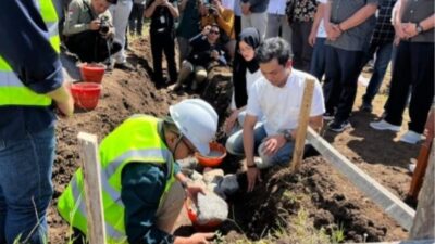 Wali Kota Batu Laksanakan Peletakan Batu Pertama Pembangunan Dapur SPPG Untuk Program Makan Bergizi Gratis