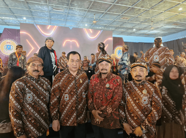 Sam TITO pojok kanan