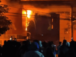 Massa Bakar Markas Polda DIY