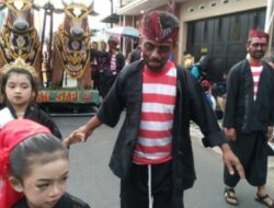 Perform Adat  Madura, Warga Rt 06/Rw 02 Dalam Pawai Budaya di Desa Pandanlandung, Wagir Kabupaten Malang