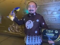 Sam TITO Terima Penghargaan The Defender of Law, Culture and Anti Drug Excellence Award