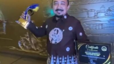 Sam TITO Terima Penghargaan The Defender of Law, Culture and Anti Drug Excellence Award