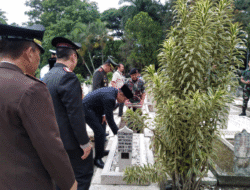 Hormati Jasa Para Pahlawan, Walikota, Wawali, Forkopimda dan OPD Kota Malang Upacara dan Tabur Bunga di TMP