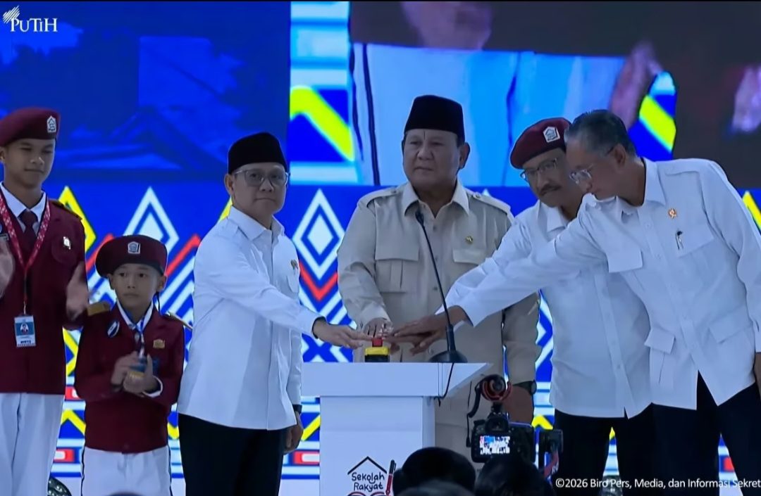 Presiden Prabowo Subianto meresmikan 166 Sekolah Rakyat di seluruh Indonesia yang diselenggarakan di Balai Besar Pendidikan Pelatihan Kesejahteraan Sosial (BBPPKS), Kota Banjarbaru, Provinsi Kalimantan Selatan, pada Senin, 12 Januari 2026. Foto: BPMI Setpres