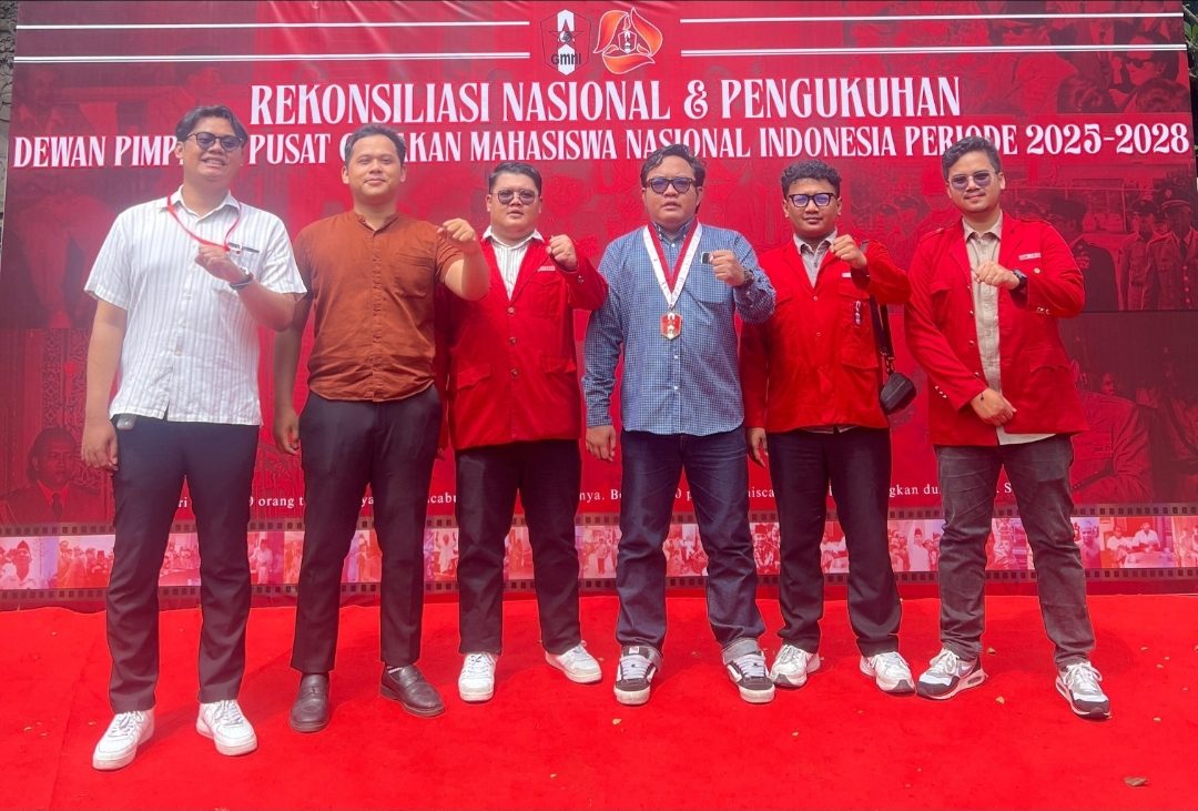 Ketua DPC GMNI Surabaya Alfito Rafif Amanda memberikan pernyataan soal posisi Polri.