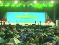 Meski Hujan Guyur Stadion Gajayana, Perayaan Satu Abad NU di Kota Malang Tetap Dipenuhi Jamaah Nadliyin