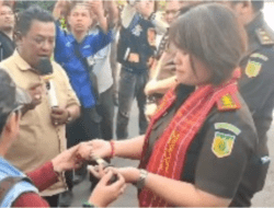 Sejumlah Massa Demo Dukung Kejaksaan Negeri Karo Tuntaskan Kasus Korupsi Profile Desa