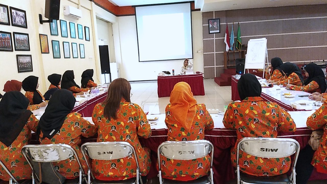 Pembukaan Diklat Kader PPL Kopmen SBW Malang oleh Sri Untari Bisowarno.