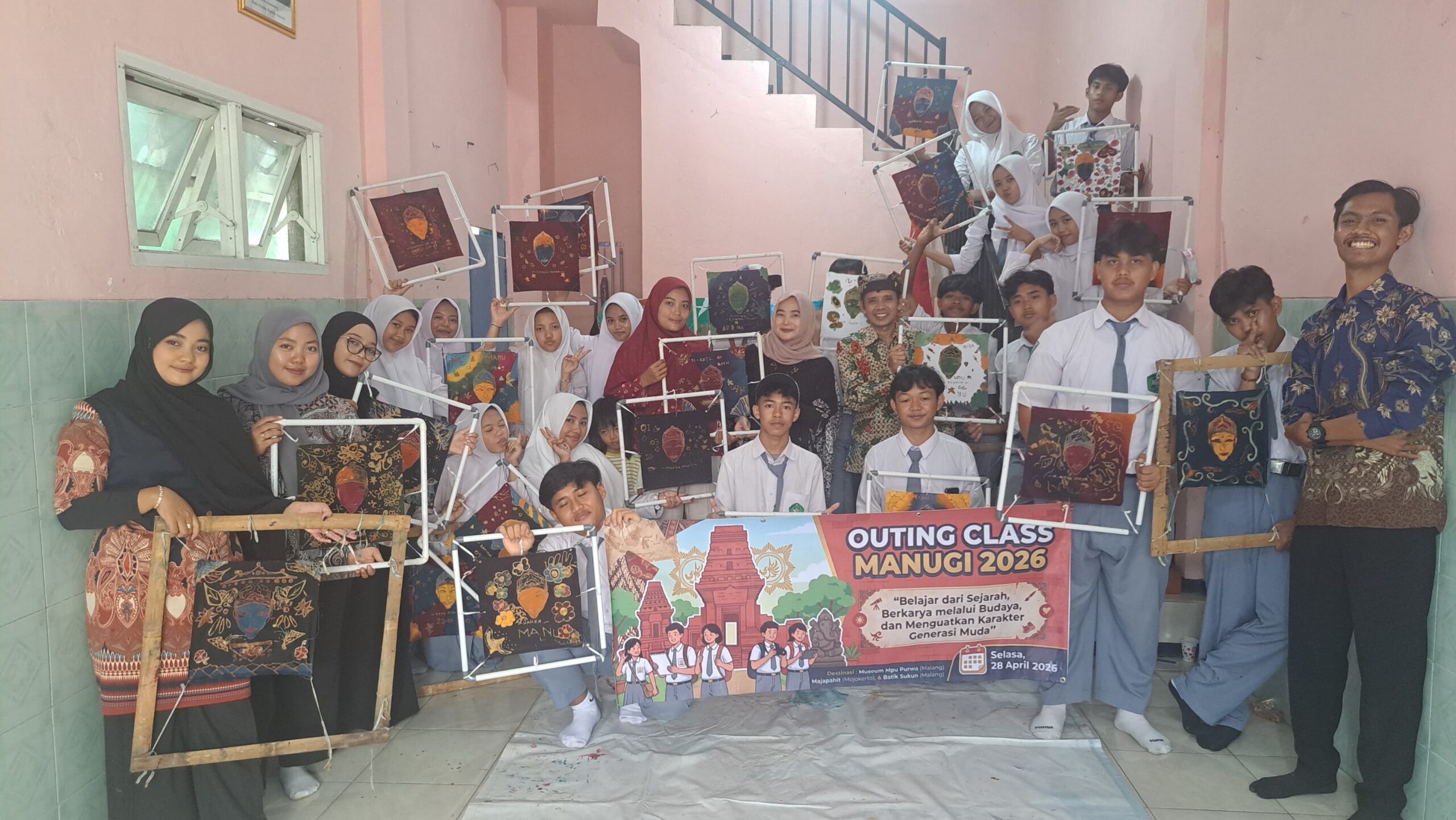 Kunjungan edukatif siswa MANU Gondanglegi ke Sentra Batik Sukun