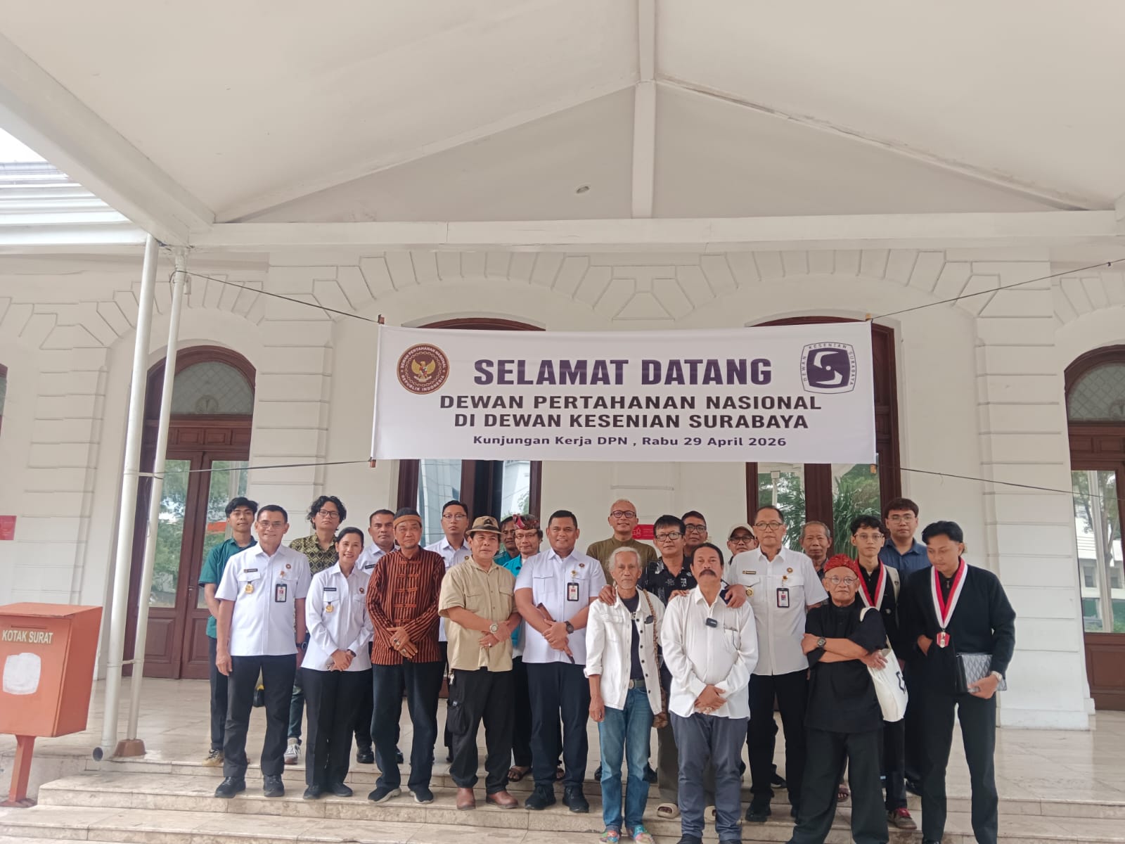 Kunjungan kerja Dewan Pertahanan Nasional DPN ke Dewan Kesenian Surabaya DKS