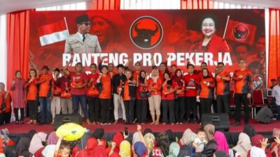 Ribuan buruh perempuan CV Sayap Mas Nusantara Malang menghadiri acara Banteng Pro Pekerja.