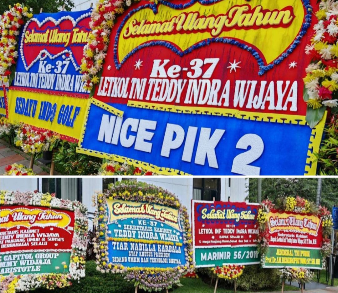 Karangan bunga ulang tahun Teddy Indra Wijaya di depan kantor Sekretariat Kabinet