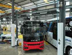 Presiden Prabowo Resmikan Pabrik Perakitan Kendaraan Komersial Listrik