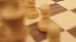 Bermain Diantara Tump dan Xi, Tanpa Menjadi Pion