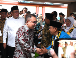 Lepas Kloter Perdana Haji 1447H, DPR Apresiasi Peningkatan Pelayanan Jemaah