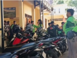 Lo Kok Bisa, Ada Polisi Aniaya Pengemudi Karena Tak Terima Pacarnya Dibonceng, Ojol Geruduk Mapolres Situbondo