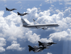 HUT TNI AU, Pesawat Kepresidenan RI Dikawal F-16 dan T50 Golden Eagle