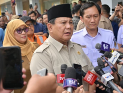 Presiden Prabowo Meninjau Korban Kecelakaan Kereta Api di Bekasi