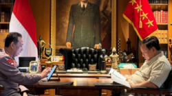 Seskab Teddy Beri Keterangan Bahwa Kapolri Dipanggil Presiden Prabowo, Ada Apa?