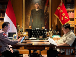 Seskab Teddy Beri Keterangan Bahwa Kapolri Dipanggil Presiden Prabowo, Ada Apa?