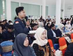 Dies Natalis UHT ke-39: Ketua BEM UHT Kritik Pelemahan Rupiah di Hadapan Khofifah