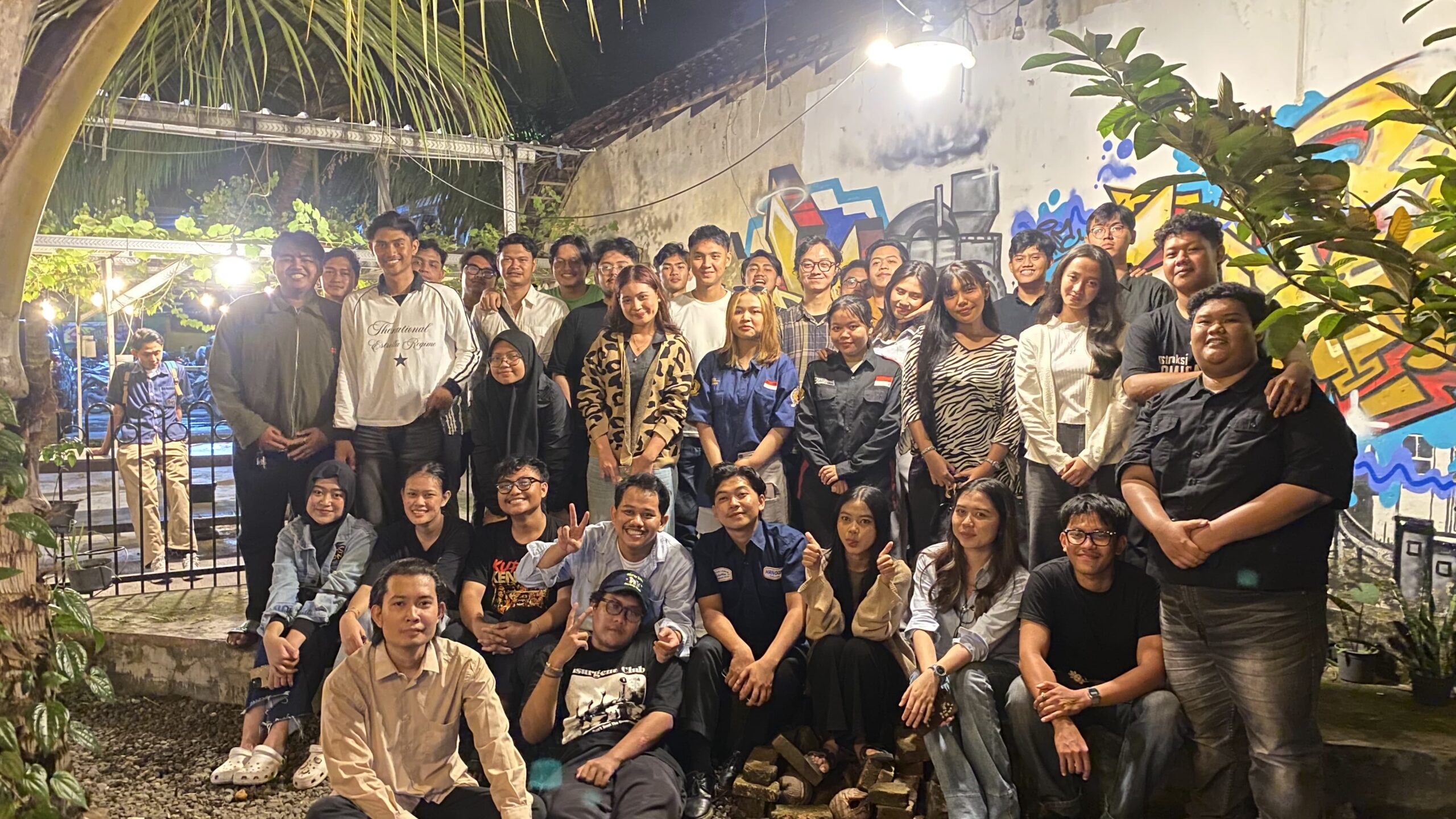 Peserta nobar dan diskusi film dokumenter Pesta Babi yang diselenggarakan GMNI Raden Wijaya UWKS dan GMNI FMIPA UNESA di Surabaya 